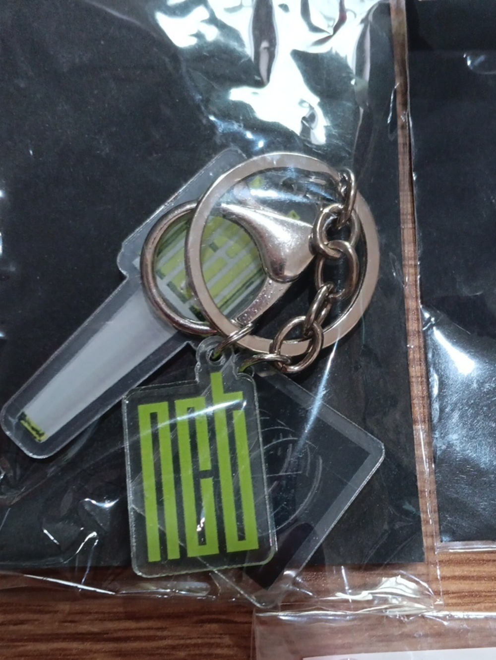 KPop Keychain And Charm Bundle - Picture 2 of 5